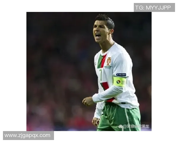 足球巨星风采尽显 球场英姿展现独特魅力与无限激情