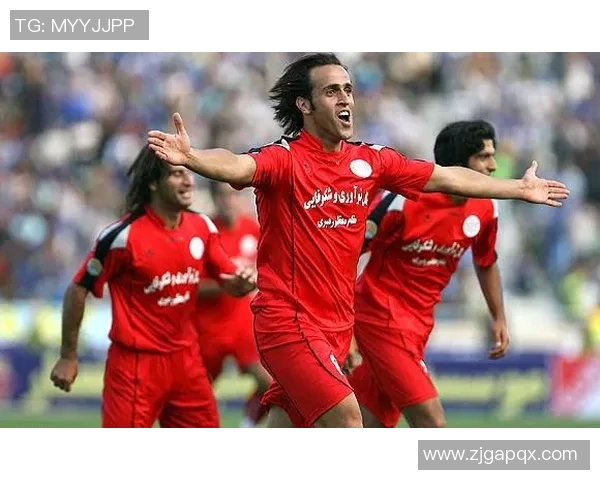 伊朗前足球队球星有哪些成就和传奇经历？