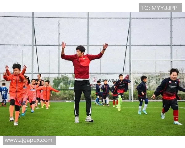 模仿足球球星经典射门动作体验进球瞬间的激情与技巧