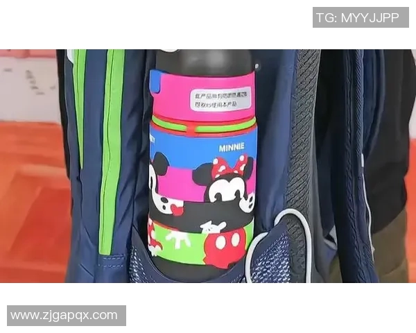 时尚男孩必备小学生足球星书包 轻便大容量校园背包让学习更有动力 时尚男孩必备小学生足球星书包 轻便大容量校园背包让学习更有动力